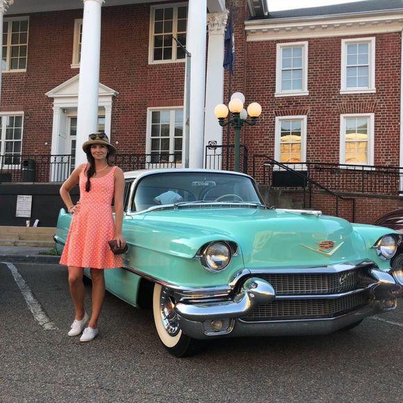 Meet your Posher, Christie - Picture 1 of 1